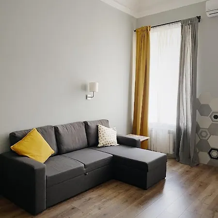 Old Town Apartment *