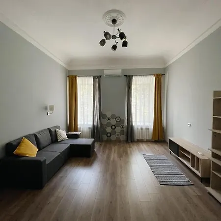 Old Town Apartment *